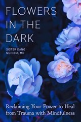 Flowers in the Dark - Sister Dang Nghiem - 9781946764577