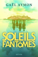 Soleils fantômes - Un thriller fantastique lumineux et intrigant, entre vacances en famille et émois amoureux inattendus - Gaël Aymon - 9782095065928