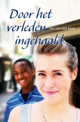 Door het verleden ingehaald - Ina van der Beek - 9789059776692