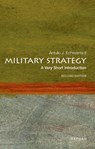 Military Strategy - Antulio J. (Professor of Strategy and General Douglas MacArthur Chair of Research Echevarria II - 9780197760154