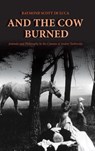 And the Cow Burned - Raymond Scott De Luca - 9780253074676