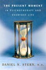 The Present Moment in Psychotherapy and Everyday Life - Daniel N. Stern - 9780393704297
