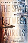 Space Between Worlds - JOHNSON,  Micaiah - 9780593135051