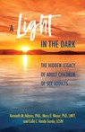 A Light in the Dark - Kenneth M. Adams ; Mary E. Meyer ; Culle L. Vande Garde - 9780757324642