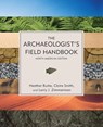 The Archaeologist's Field Handbook - Heather Burke ; Claire Smith ; Larry J. Zimmerman - 9780759108837