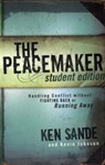 The Peacemaker – Handling Conflict without Fighting Back or Running Away - Ken Sande ; Kevin Johnson - 9780801045356