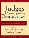 Judges in Contemporary Democracy - Justice Stephen Breyer ; Robert Badinter - 9780814799260