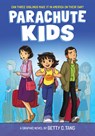 Parachute Kids: A Graphic Novel - Betty C. Tang - 9781338832693