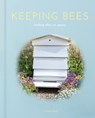 Keeping Bees: Looking After an Apiary - Vivian Head - 9781398826052