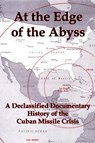 At the Edge of the Abyss: A Declassified Documentary History of the Cuban Missile Crisis - Lenny Flank - 9781452323992