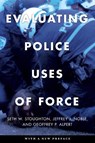 Evaluating Police Uses of Force - Seth W. Stoughton ; Jeffrey J. Noble ; Geoffrey P. Alpert - 9781479810161