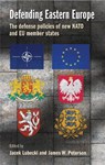 Defending Eastern Europe - Jacek Lubecki ; James W. Peterson - 9781526147561