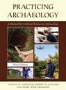 Practicing Archaeology - Thomas W. Neumann ; Robert M. Sanford ; Mary Spink Neumann - 9781538159385