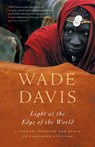 Light at the Edge of the World: A Journey Through the Realm of Vanishing Cultures - Wade Davis - 9781553652670