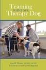 Teaming with Your Therapy Dog - Ann R. Howie - 9781557537034
