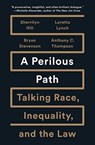 A Perilous Path - Sherrilyn Ifill ; Loretta Lynch ; Bryan Stevenson ; Anthony C. Thompson - 9781620973950