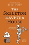 The Skeleton Haunts a House - Leigh Perry - 9781625677143