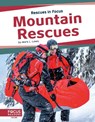 Rescues in Focus: Mountain Rescues - Mark L. Lewis - 9781641858427