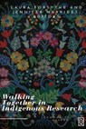 Walking Together in Indigenous Research - Laura Forsythe ; Jennifer Markides - 9781645040705