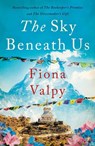 The Sky Beneath Us - Fiona Valpy - 9781662516863