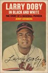 Larry Doby in Black and White: The Story of a Baseball Pioneer - Jerry Izenberg - 9781683584803