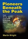 Pioneers Beneath the Peak - Martin Wright - 9781838262815