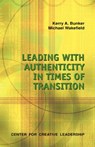 Leading with Authenticity in Times of Transition - Kerry A Bunker ; Michael Wakefield - 9781882197880