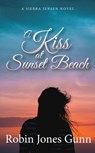 KISS AT SUNSET BEACH - Robin Jones Gunn - 9781942704447