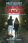 Past Secret Present Danger - Margarete Ledwez - 9781943492312