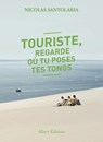 Touriste, regarde où tu poses tes tongs - Nicolas Santolaria - 9782370730565