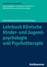 Lehrbuch Klinische Kinder- und Jugendpsychologie und Psychotherapie - Lorenz Deserno ; Manfred Döpfner ; Monika Equit ; Nina Haid-Stecher ; Charlotte Hanisch ; Daniela Hartmann ; Tanja Hechler ; Judith Hönig ; Tina In-Albon ; Inge Kamp-Becker ; Henriette Katzenstein ; Susanne Knappe ; Laura Kraus ; Anika Langmann ; Sakari L - 9783170403567