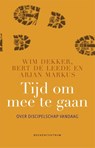 Tijd om mee te gaan - Wim Dekker ; Bert de Leede ; Arjan Markus - 9789023929680