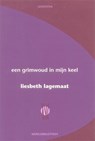 Een grimwoud in mijn keel - Liesbeth Lagemaat - 9789028420861