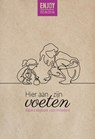 Hier aan zijn voeten - Carianne Ros ; Wilma Poolen ; Joyce de Jongh ; Daniëlle Koudijs ; Mira de Boer ; Helene Akkerman ; Leonie de Beer ; Alina de Boer ; Michelle Michelle Franssen-Vonk ; Tobya Jong ; Hetty Lalleman ; Suzanne Struiksma - 9789033826504
