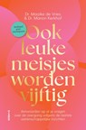 Ook leuke meisjes worden vijftig - Maaike de Vries ; Manon Kerkhof - 9789043945110