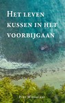 Het leven kussen in het voorbijgaan - Piet Winkelaar - 9789085600886
