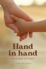 Hand in hand - Janny den Besten - 9789087185756