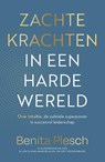 Zachte krachten in een harde wereld - Benita Plesch ; Ellen Kleinlangevelsloo ; Piet Roodenburg - 9789493455115
