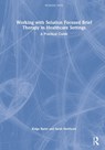 Working with Solution Focused Brief Therapy in Healthcare Settings - Kidge Burns ; Sarah Northcott - 9781032270395