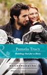 Holding Out For A Hero (Safe in Sarasota Falls, Book 1) (Mills & Boon Heartwarming) - Pamela Tracy - 9781474067331