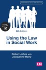 Using the Law in Social Work - Robert Johns ; Jacqueline Harry - 9781529799576