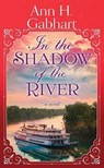 In the Shadow of the River - Ann H. Gabhart - 9781638087878