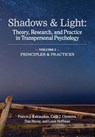Shadows & Light - Volume 1 (Principles & Practices): Theory, Research, and Practice in Transpersonal Psychology - Francis J. Kaklauskas - 9781939686169