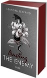 Trusting The Enemy (Sons of Chicago 2) - Leandra Seyfried - 9783551586230
