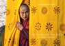 THE MONK AND THE TIGER. Postcards from Bhutan - Eva-Maria Fahrner-Tutsek - 9783777448626