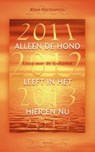 Alleen de hond leeft in het hier en nu - Koen Holtzapffel - 9789021143132