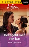 Bezegeld met een kus - Kate Carlisle - 9789402585247
