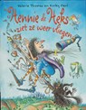 Hennie de Heks ziet ze weer vliegen - Valerie Thomas ; Korky Paul - 9789089416476