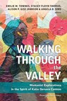 Walking Through The Valley - Stacey Floyd-Thomas - 9780664267216