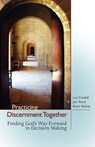 Practicing Discernment Together - Lon Fendall - 9781594980091